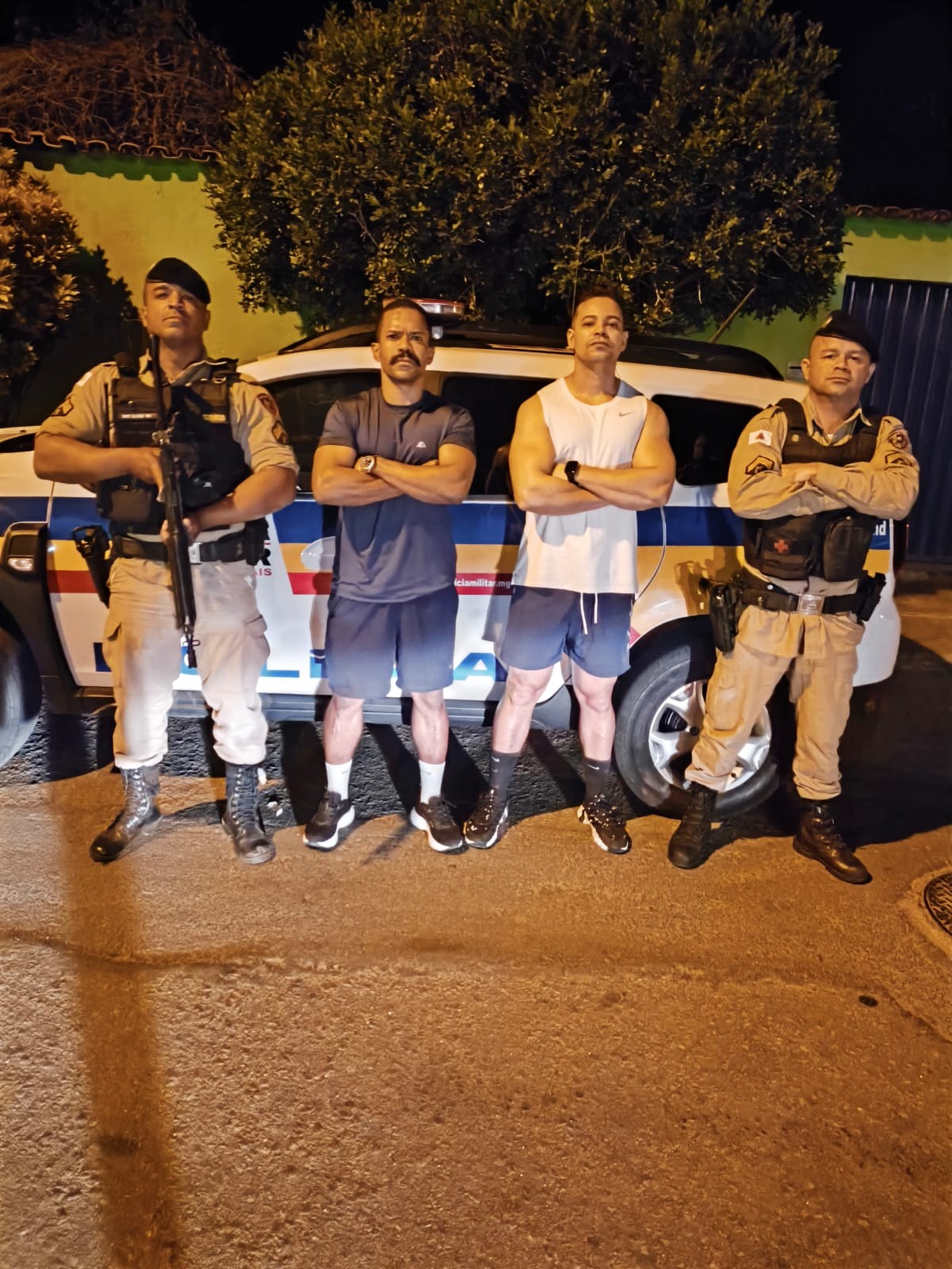 Foragido com vários antecedentes é encontrado escondido na casa de comparsa, em Salinas