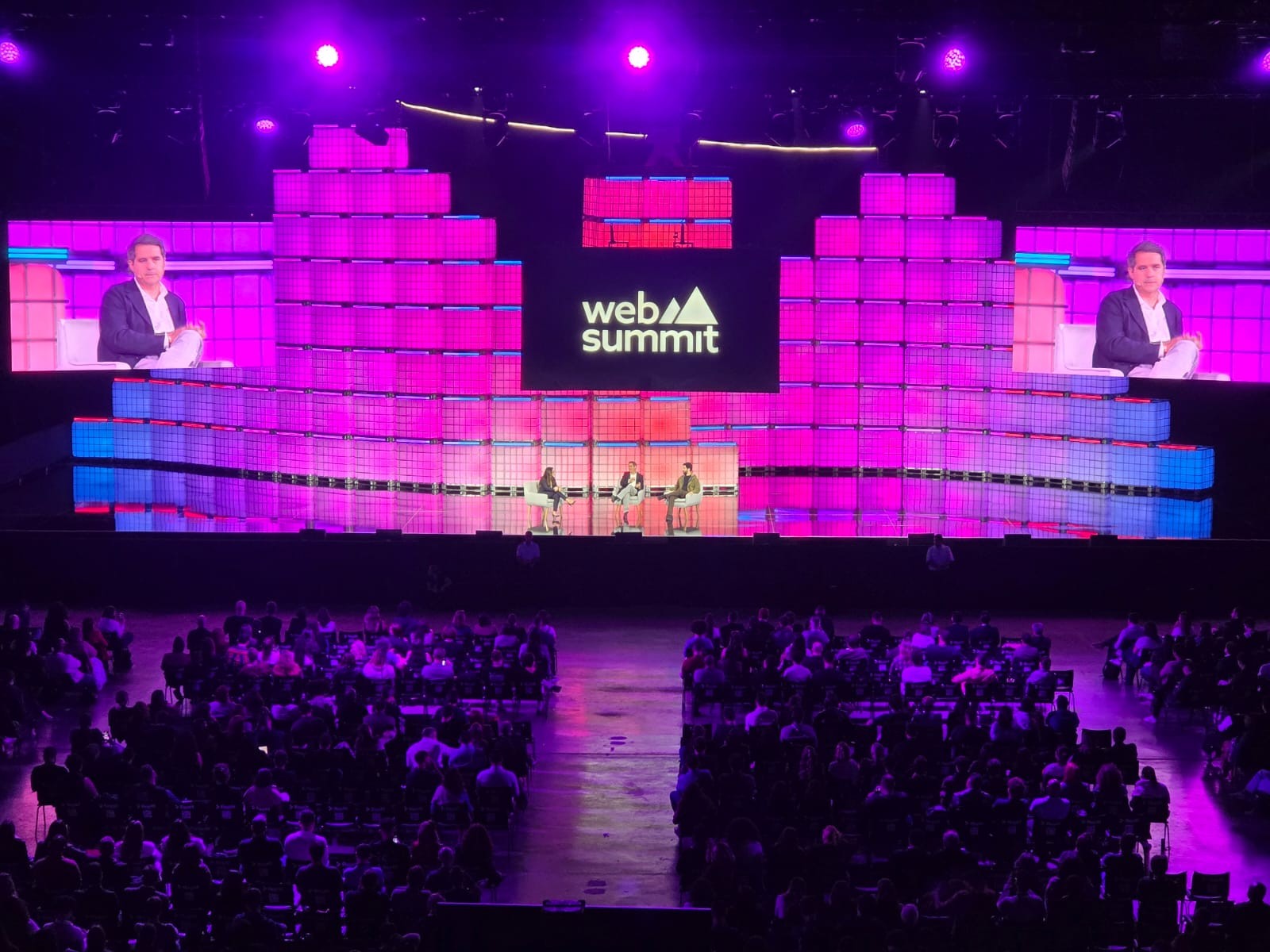 Web Summit: especialistas defendem que Brasil crie modelo próprio para regular IA e criticam texto em discussão no Congresso
