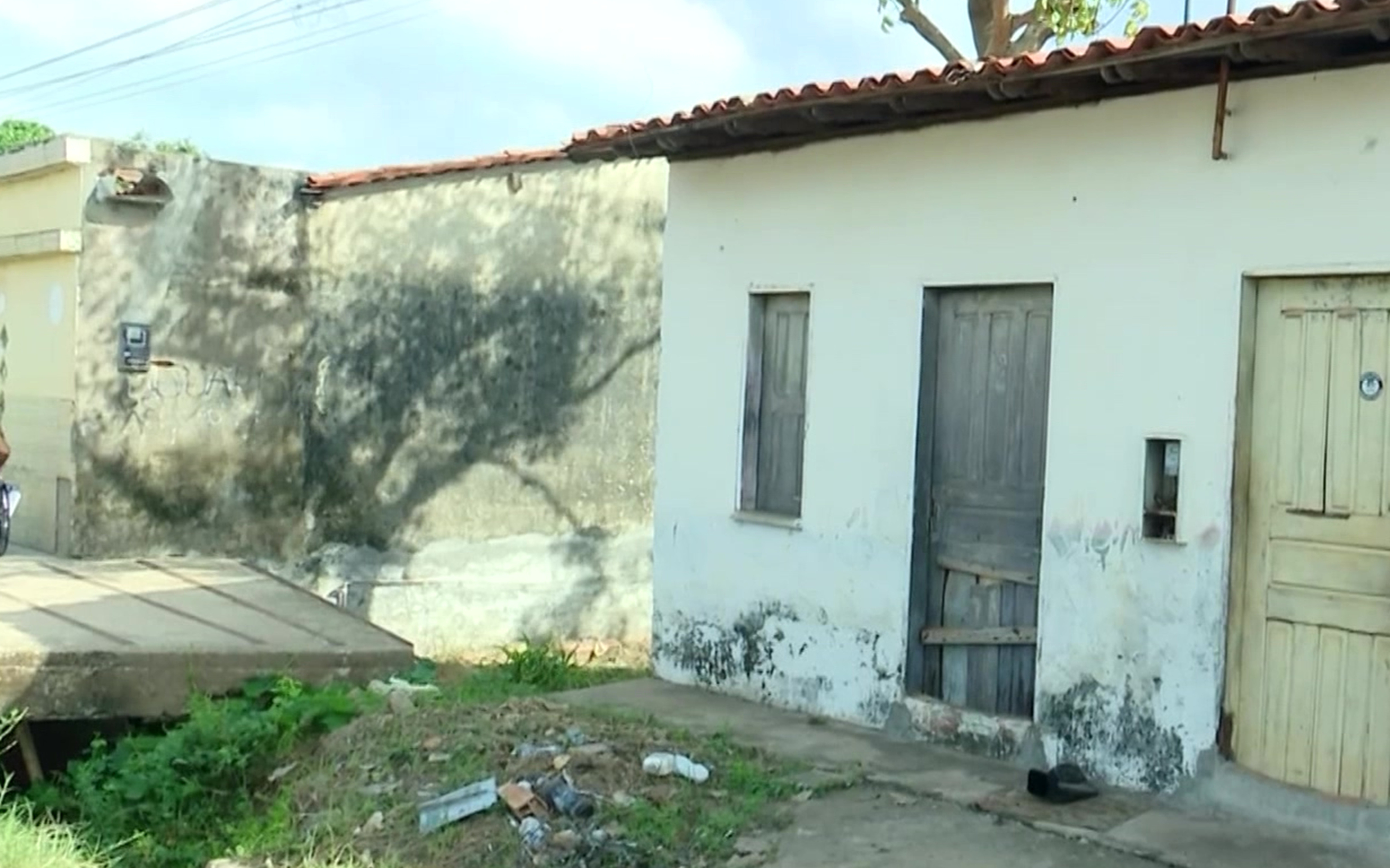 Mulher é morta a facadas dentro de kitnet em Santa Inês; companheiro também foi atingido 
