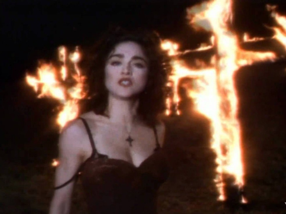Madonna no clipe da música "Like a Prayer", do disco de 1989 que leve o mesmo nome — Foto: Reprodução/Youtube