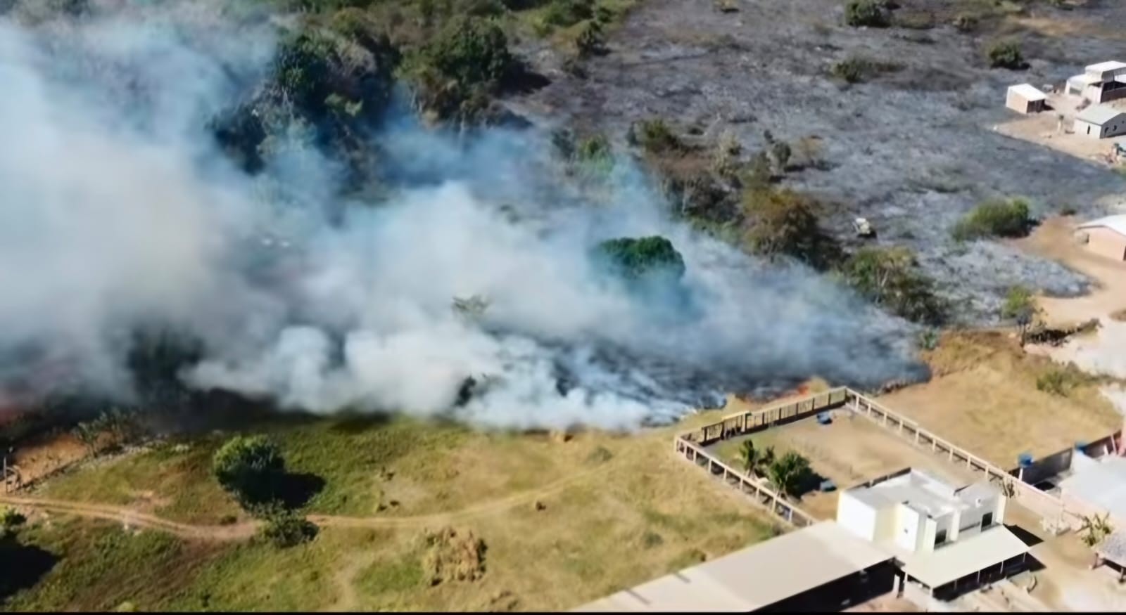 Fogo em mata provoca transtornos a moradores de Alenquer e Sema alerta para riscos do hábito de queimar lixo no verão