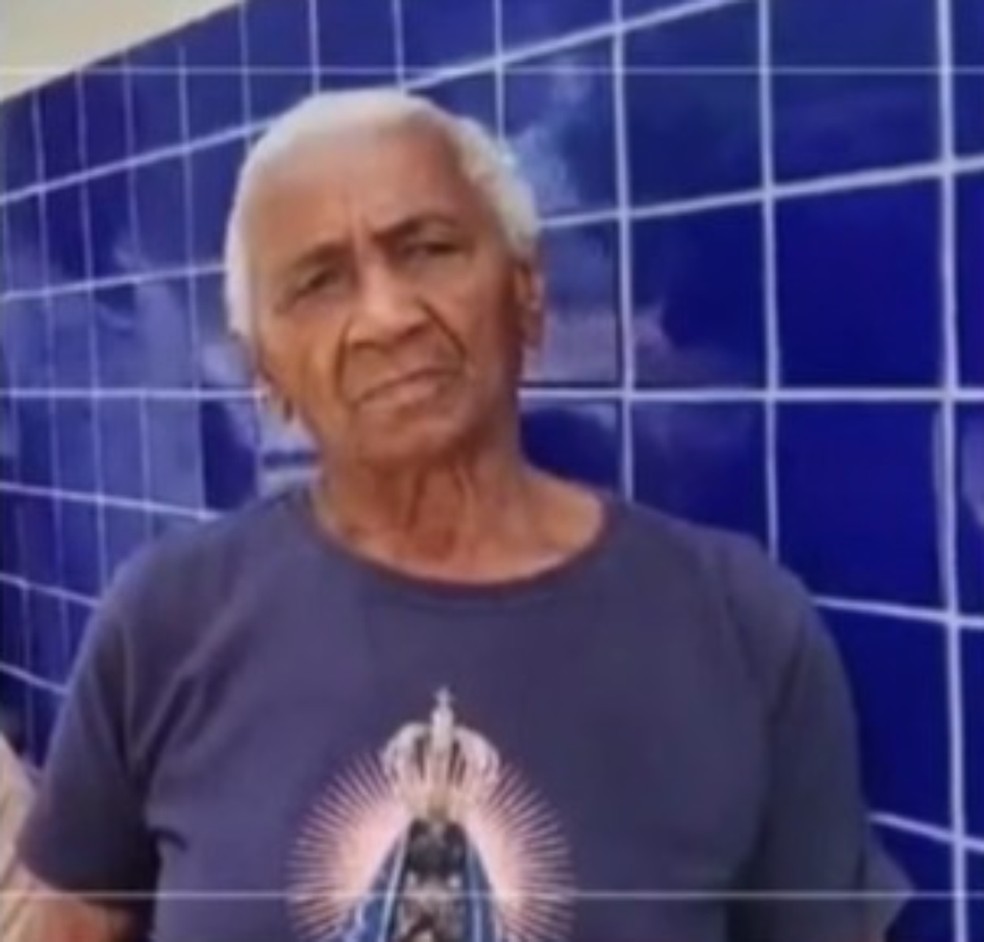 Irene Silva de Souza se desequilibrou em um degrau e caiu no buraco quando observava uma pessoa retirar um cachorro do local — Foto: Reprodução/TV São Francisco