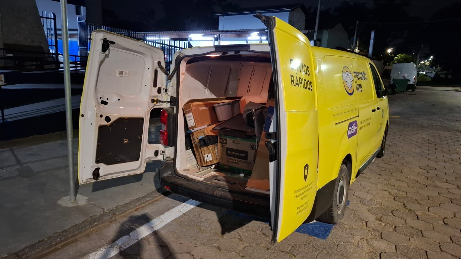 Polícia prende suspeito de ter envolvimento em roubo de R$ 40 mil em encomendas em Caraguatatuba