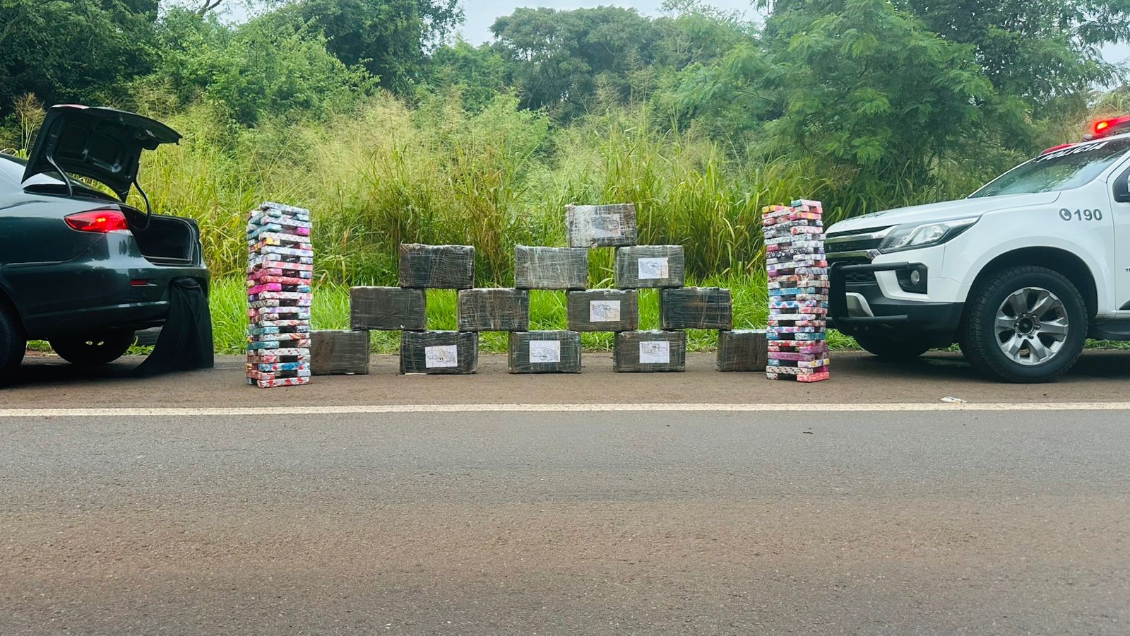 Homem é preso ao transportar 291kg de maconha em porta-malas na Rodovia Rodolfo Ribeiro de Castro, em Taciba
