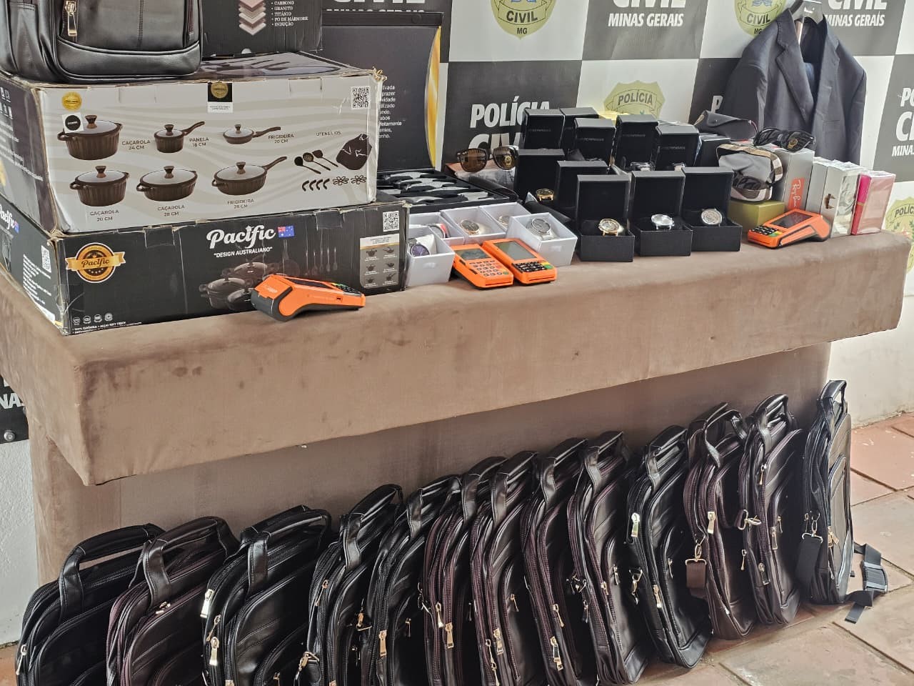 Trio de portugueses que vendia produtos falsificados é preso em Juiz de Fora