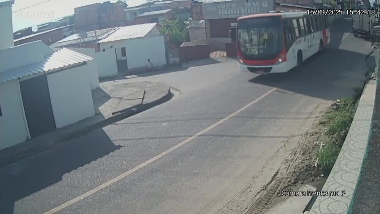 VÍDEO: Motociclista morre após colisão com ônibus na Zona Leste de Manaus
