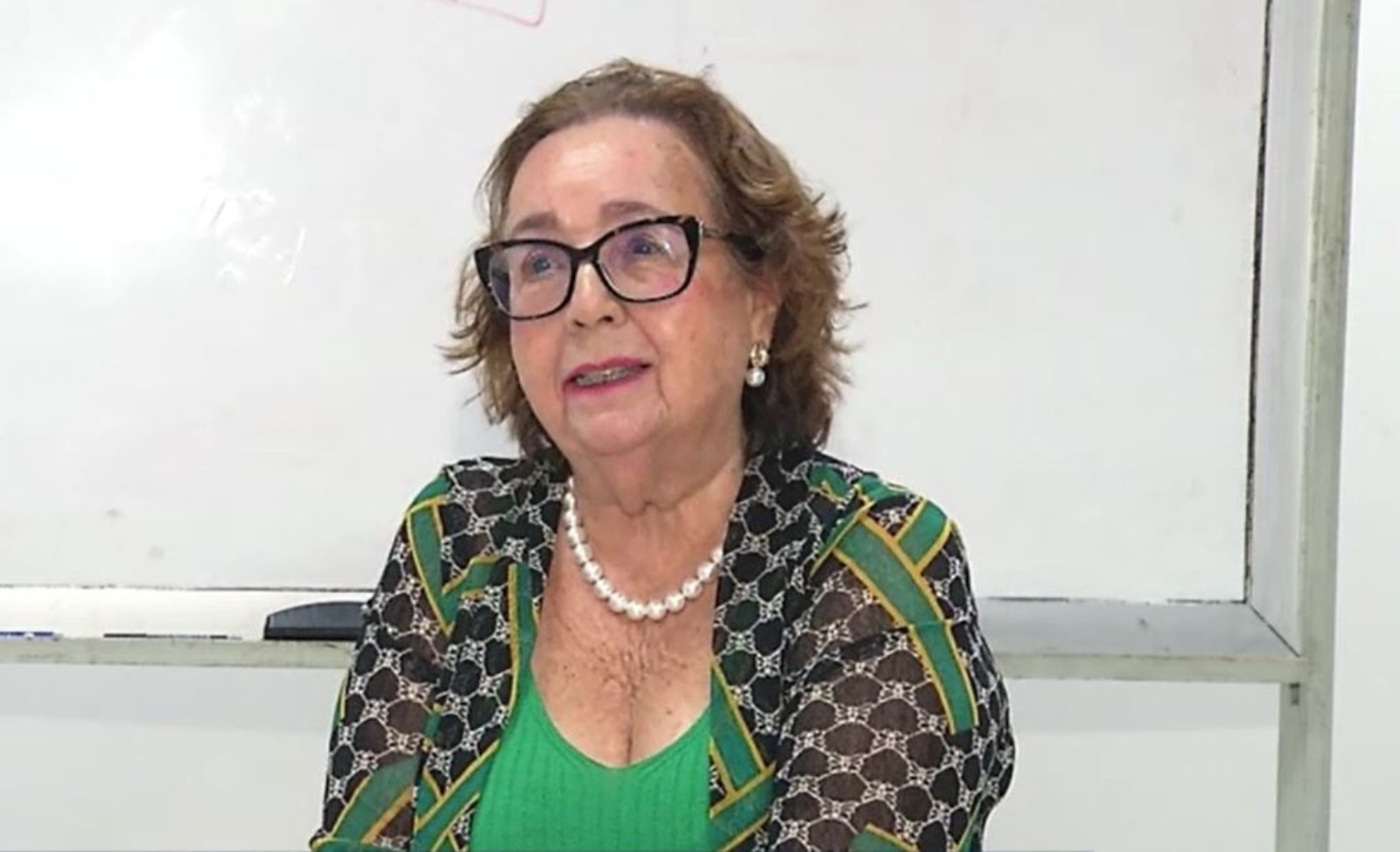 Aos 77 anos, aposentada se forma na segunda graduação e sonha em continuar estudando