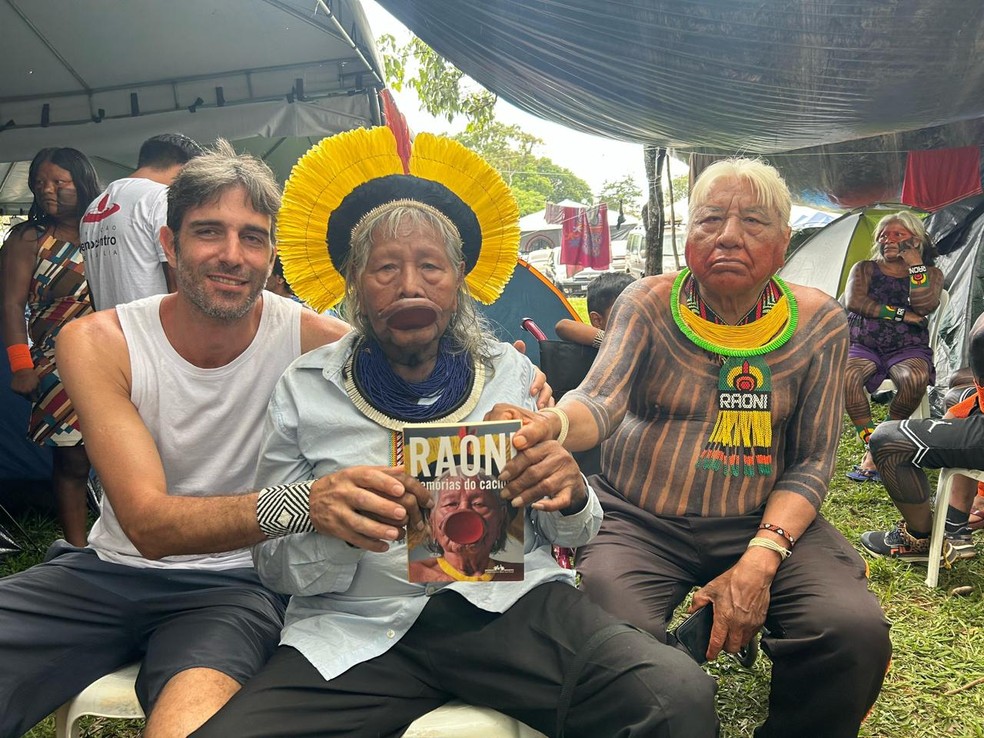 Raoni lança livro de memórias nesta terça-feira (9) — Foto: Arquivo pessoal