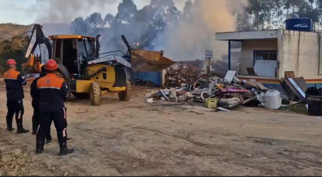 Incêndio atinge depósito de lixo em Araçariguama; prefeitura suspeita de ação criminosa