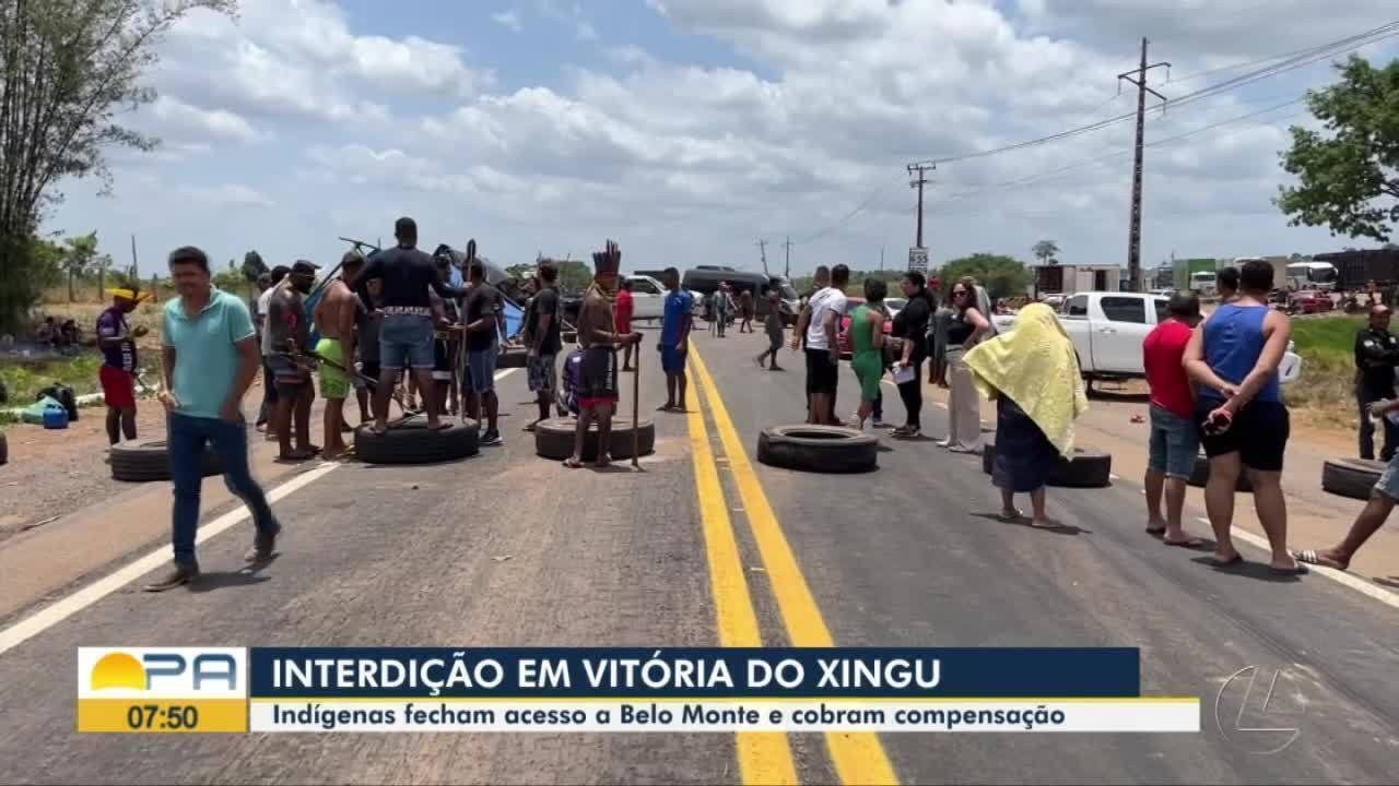 Protesto de indígenas contra usina de Belo Monte interdita a rodovia Transamazônica, no Pará