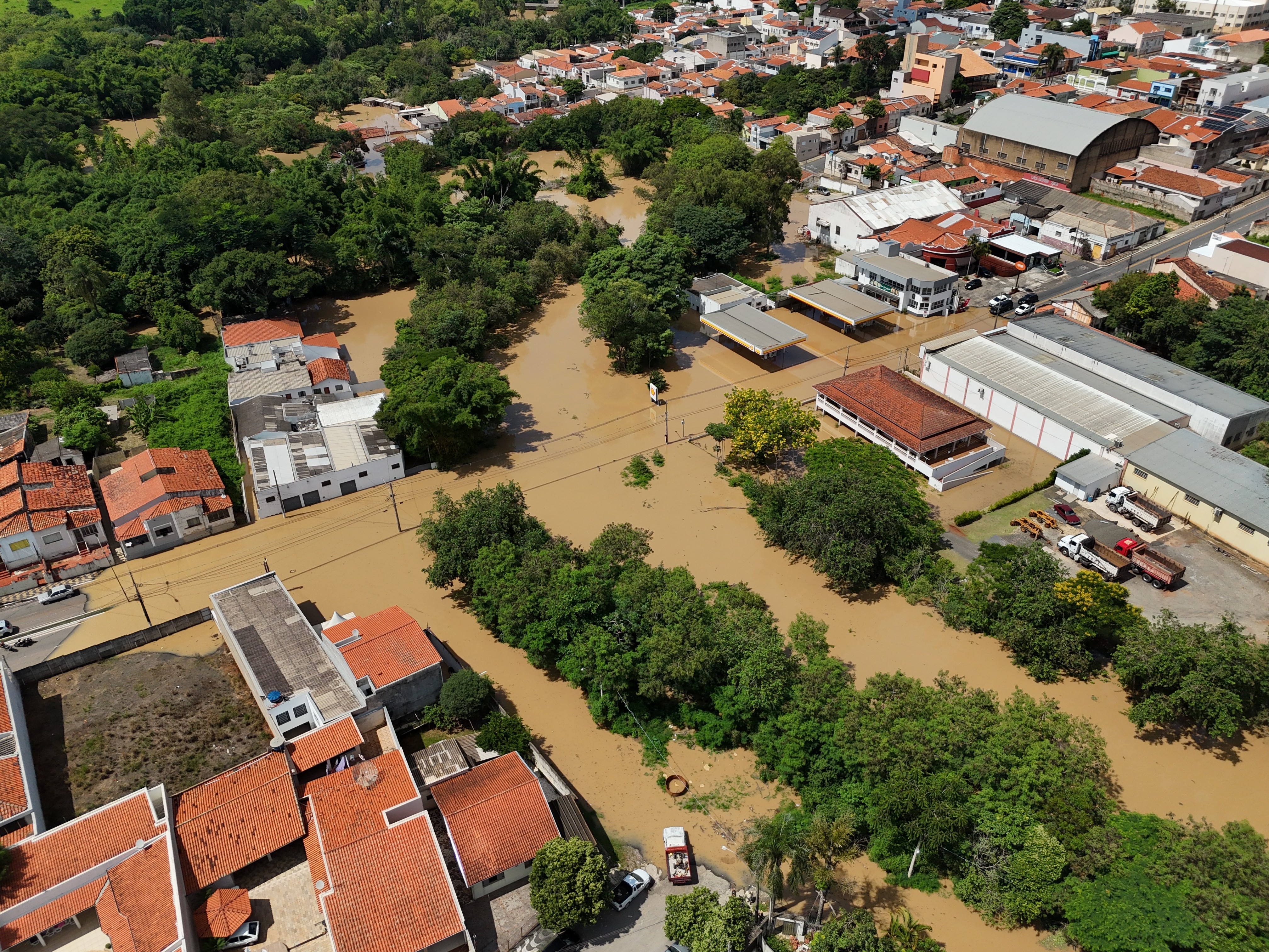 Capivari tem 36 pontos de alagamento após rio transbordar e 40 famílias precisam deixar casas; veja locais afetados