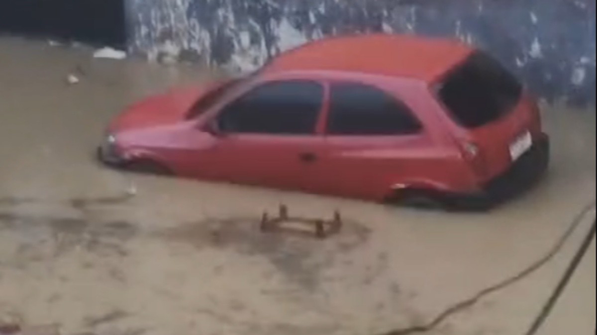 Chuva forte atinge o RJ; Nova Iguaçu registra 94 mm em 1 hora