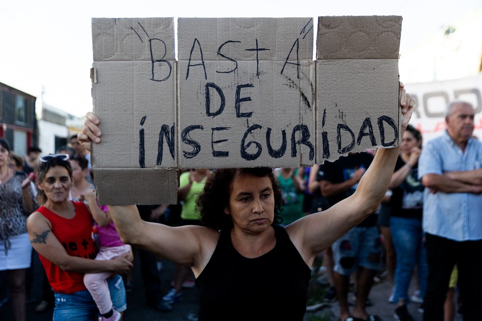 Manifestantes se reúnem nas ruas de Buenos Aires em primeira paralisação geral do governo Milei, em 24 de janeiro de 2024.. — Foto: Tomas Cuesta/AFP