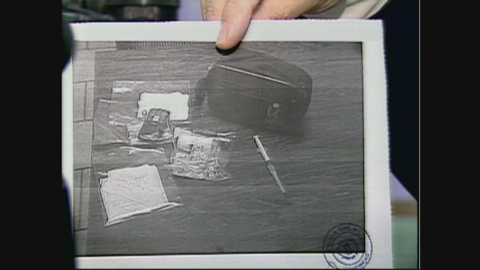 Medicamentos e seringa encontrados com técnica de enfermagem — Foto: Arquivo/RBS TV