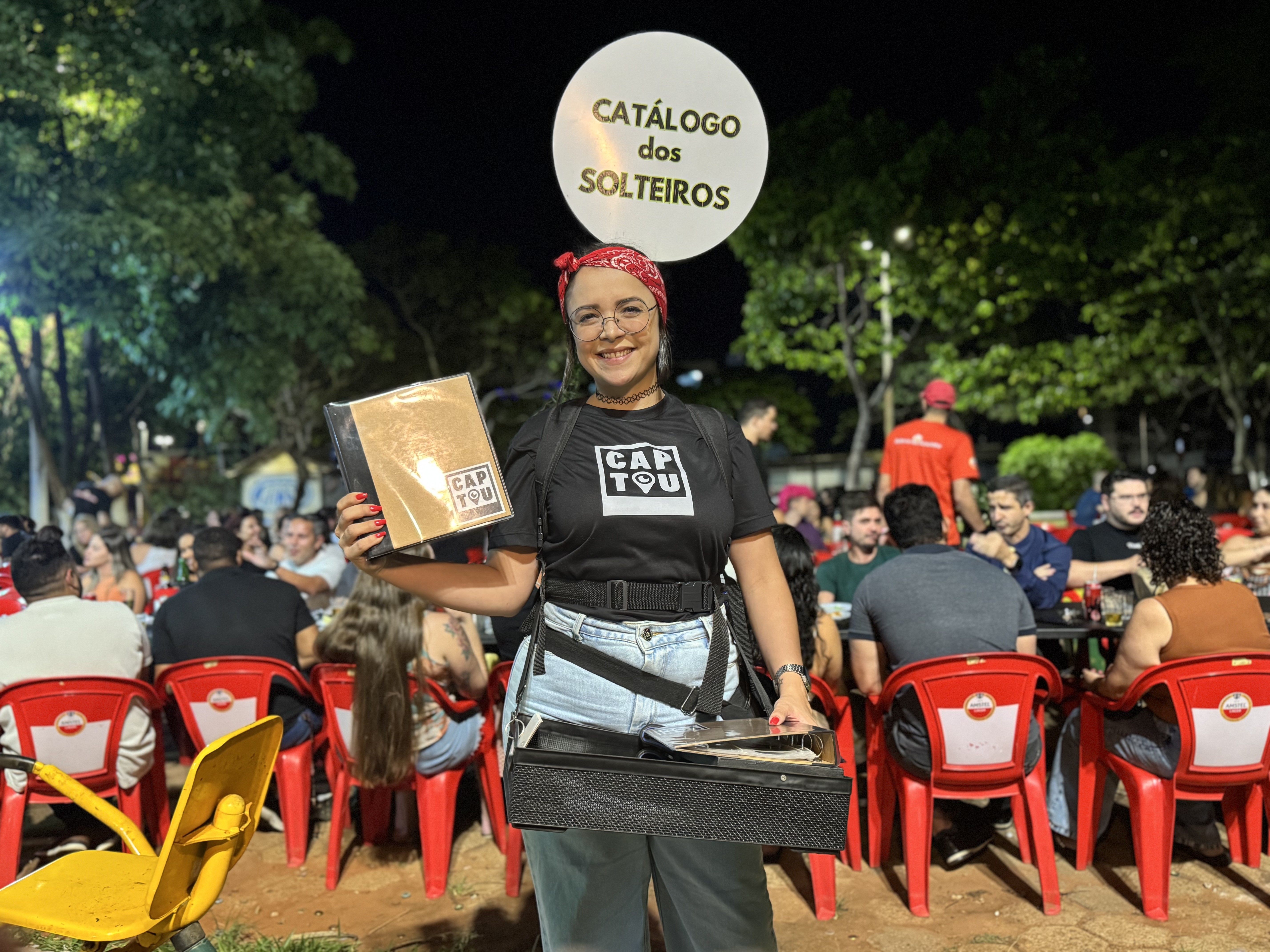 'Catálogo dos Solteiros': serviço resgata paquera e promete 'match' presencial nos bares de Brasília