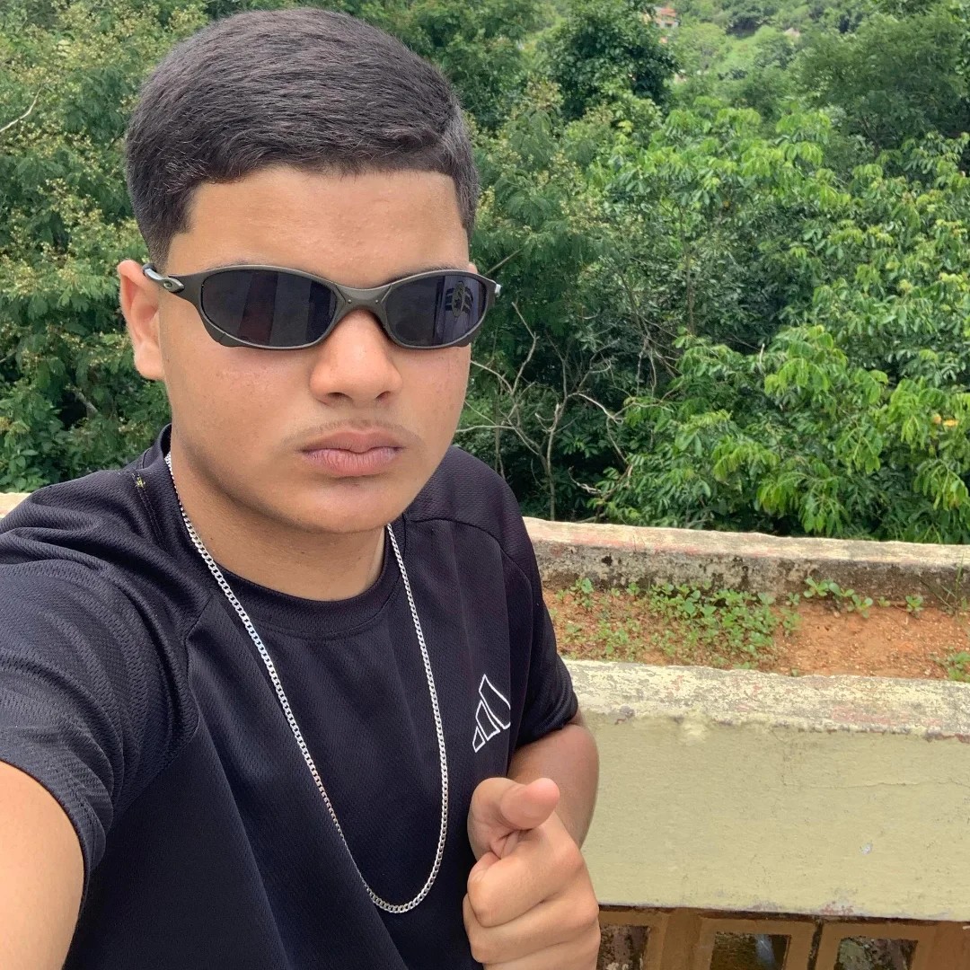 Adolescente de 14 anos morre em acidente após 'dar grau' em moto em Bezerros