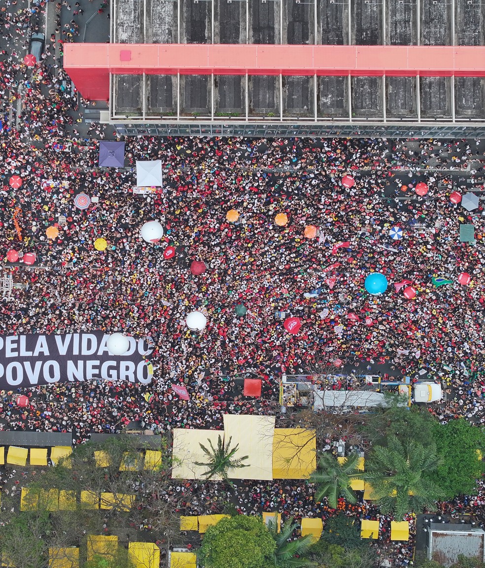Manifestantes fazem protesto ao Masp, na Avenida Paulista, contra a PEC da Blindagem e o Projeto de Anistia — Foto: Monitor do Debate Político no Meio Digital & More in Common/Divulgação