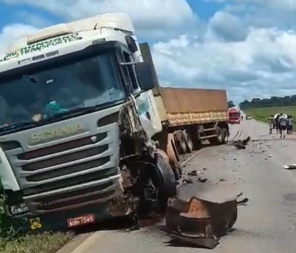 Homem mata ex-mulher a tiros e morre ao bater em carreta após perseguição policial no PA