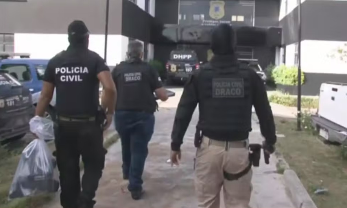 Advogada é presa em operação que mira comércio ilegal de armas de fogo, munições e tráfico de drogas na Bahia