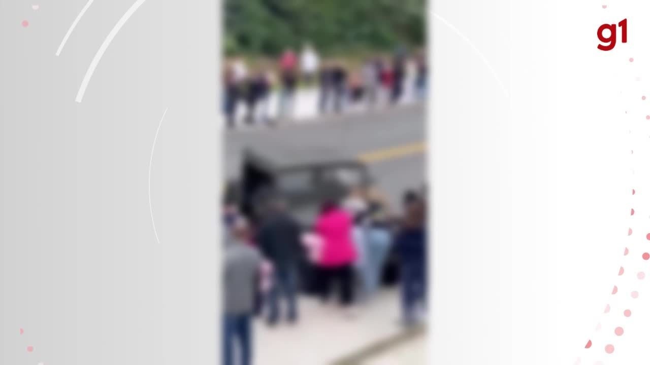 Mulheres são atropeladas por jipe durante apresentação de desfile de 7 de Setembro em SC; VÍDEO