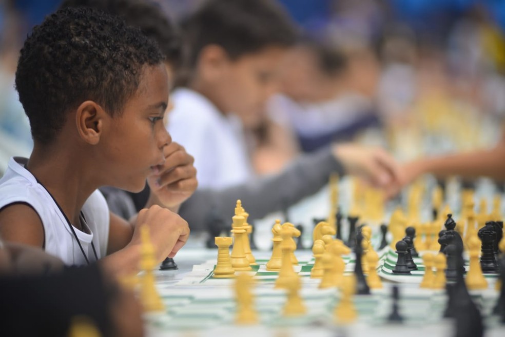 2 mil estudantes da Rede Municipal disputam a final do 27º Campeonato de  Xadrez - ZONA SUL NOTÍCIAS