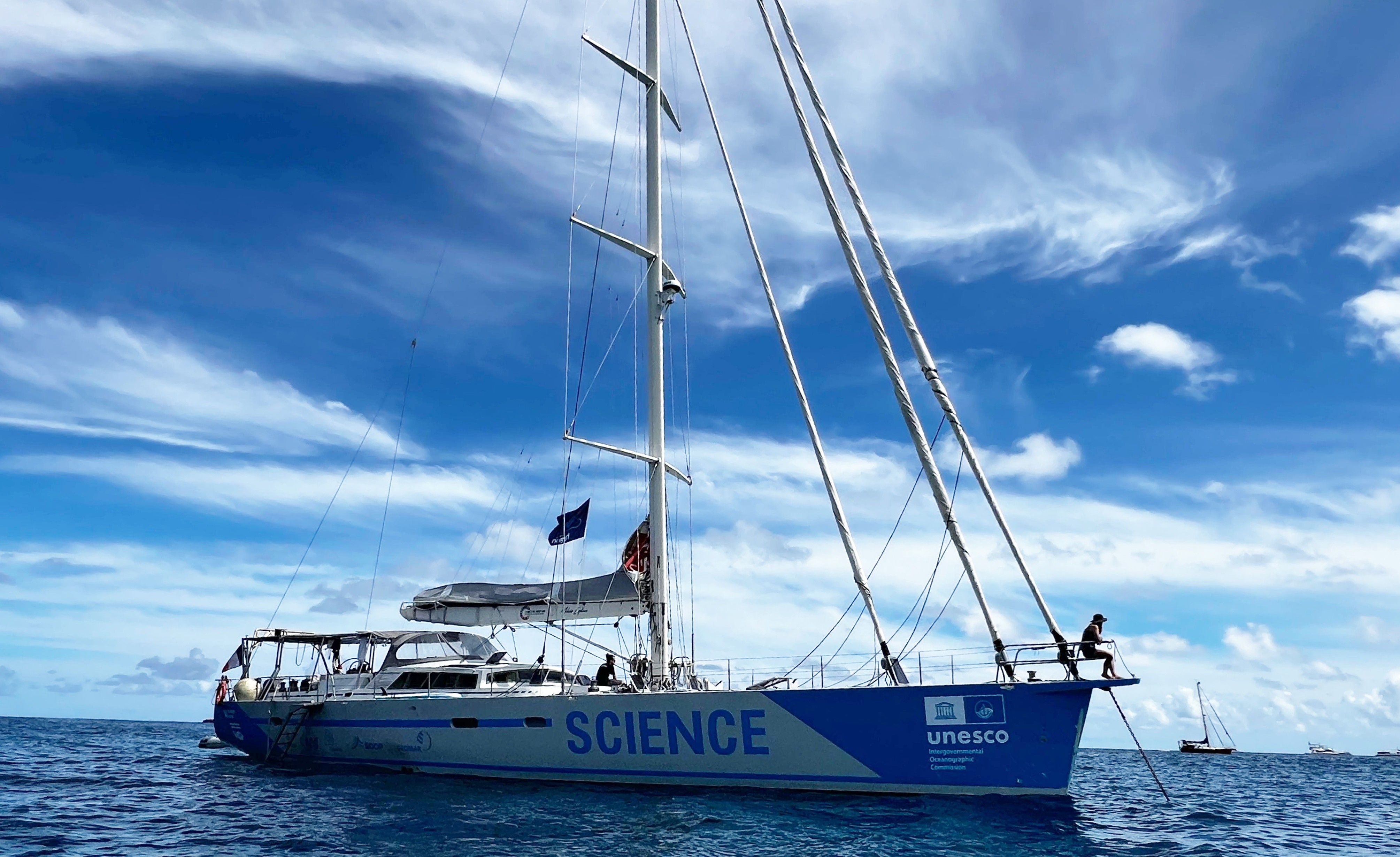 Alemão morre afogado em Fernando de Noronha; vítima participava de expedição de pesquisa em um veleiro