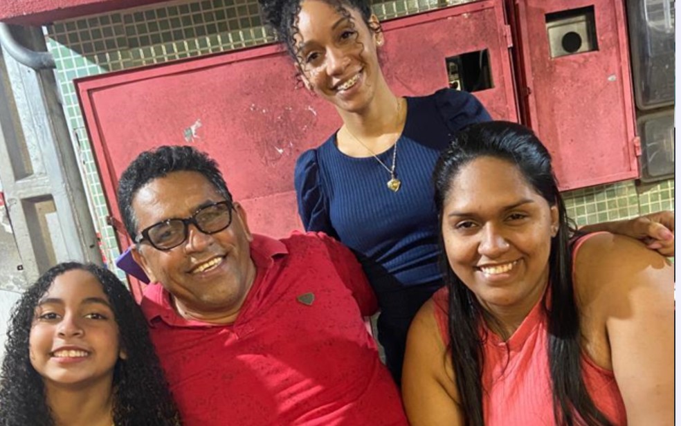 Neném do Acordeon e as filhas Laiane, Nínive e Laís — Foto: Arquivo Pessoal