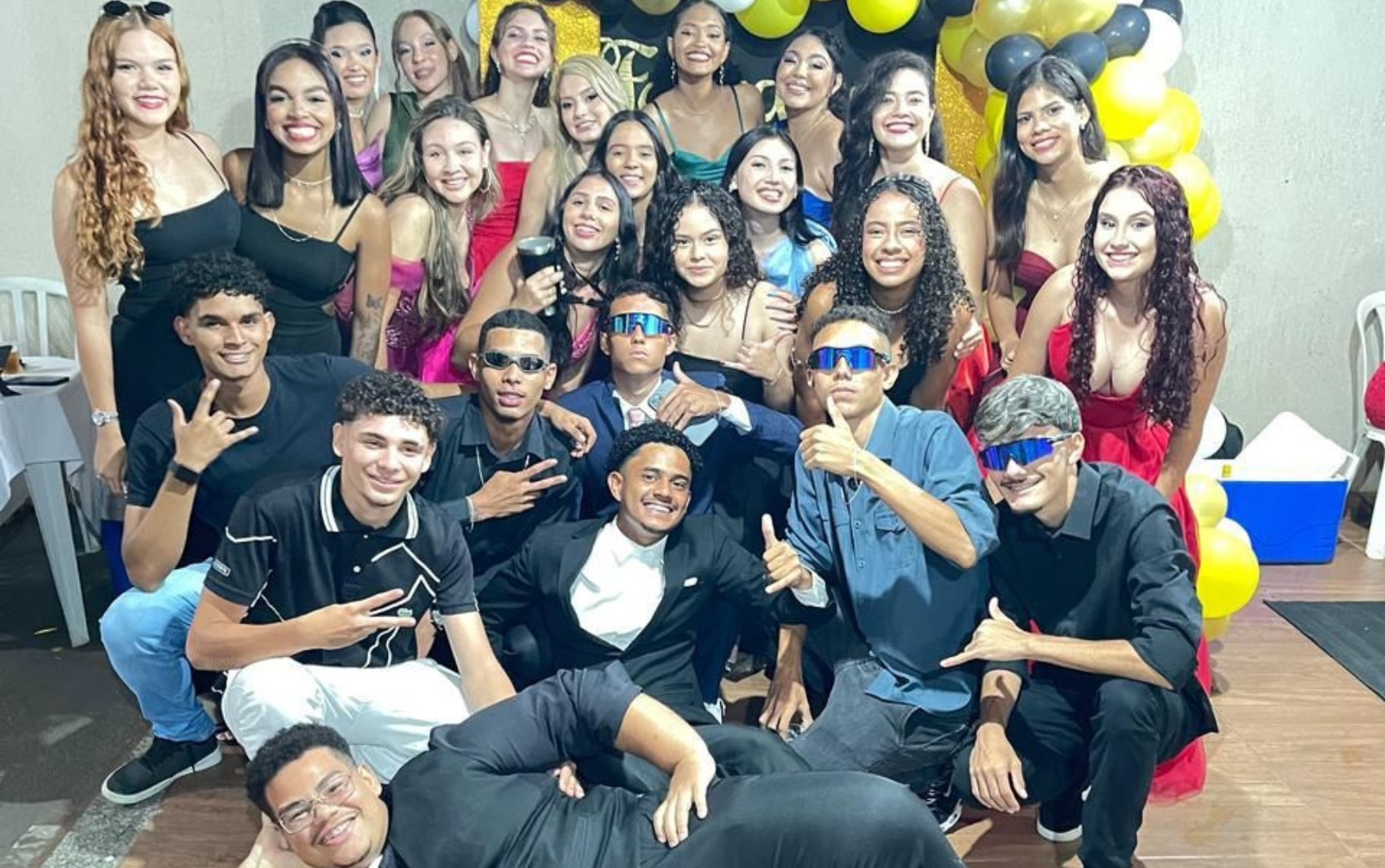 Baile de formatura cancelado: alunos de Goiânia fazem festa!