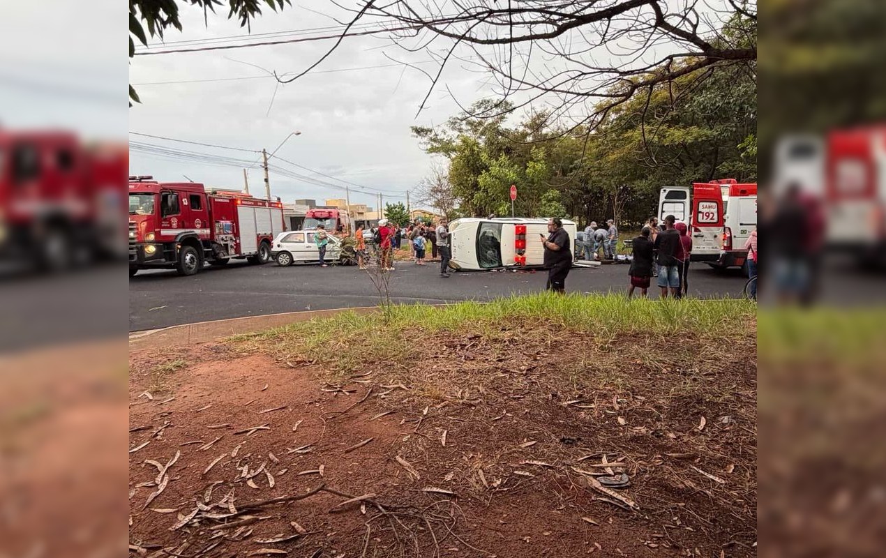 Bebê morre e mãe fica ferida após ambulância tombar em acidente em Rio Preto