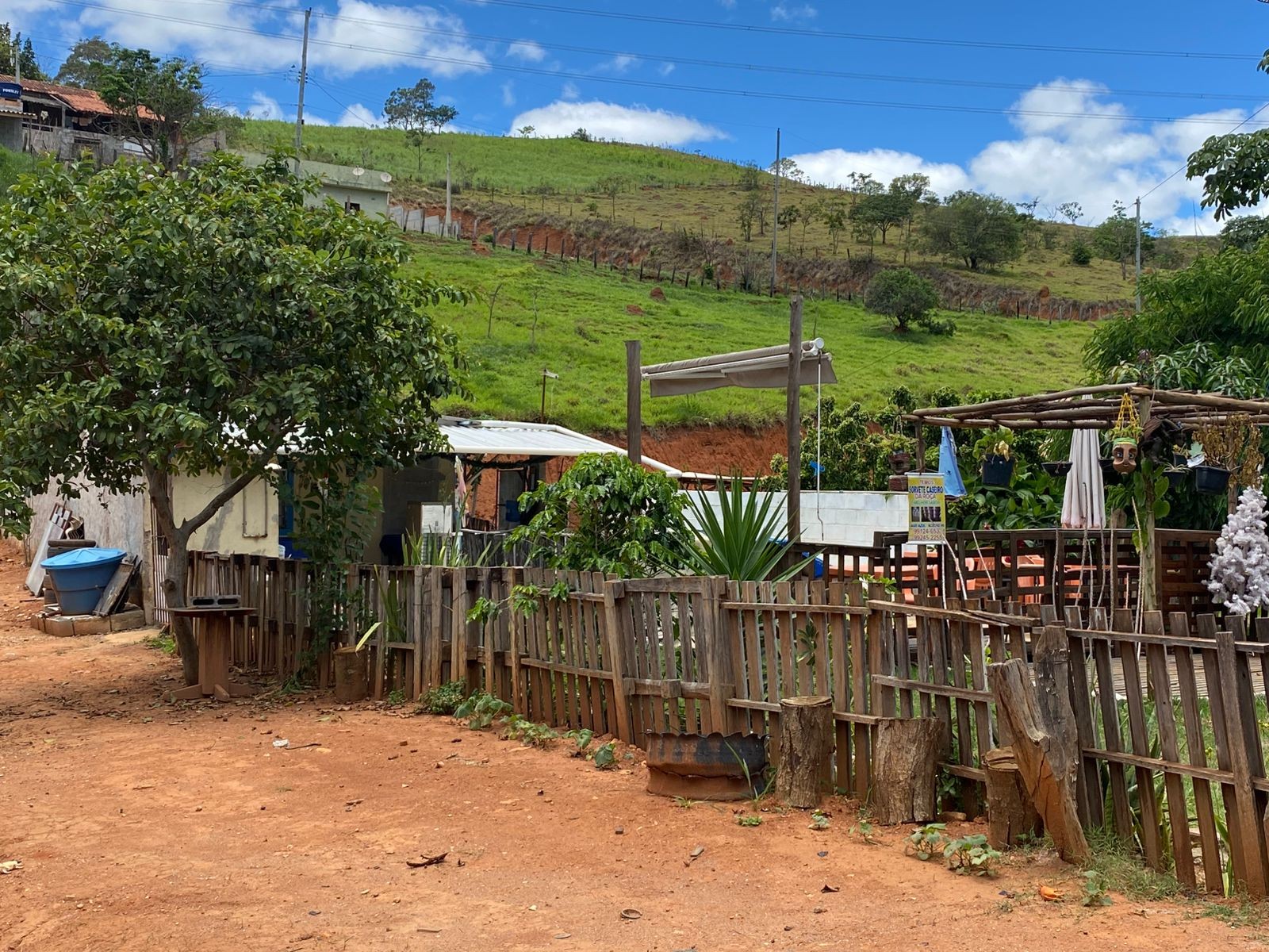 Bandidos matam homem e fazem mulher refém durante assalto a casa em Pindamonhangaba, SP