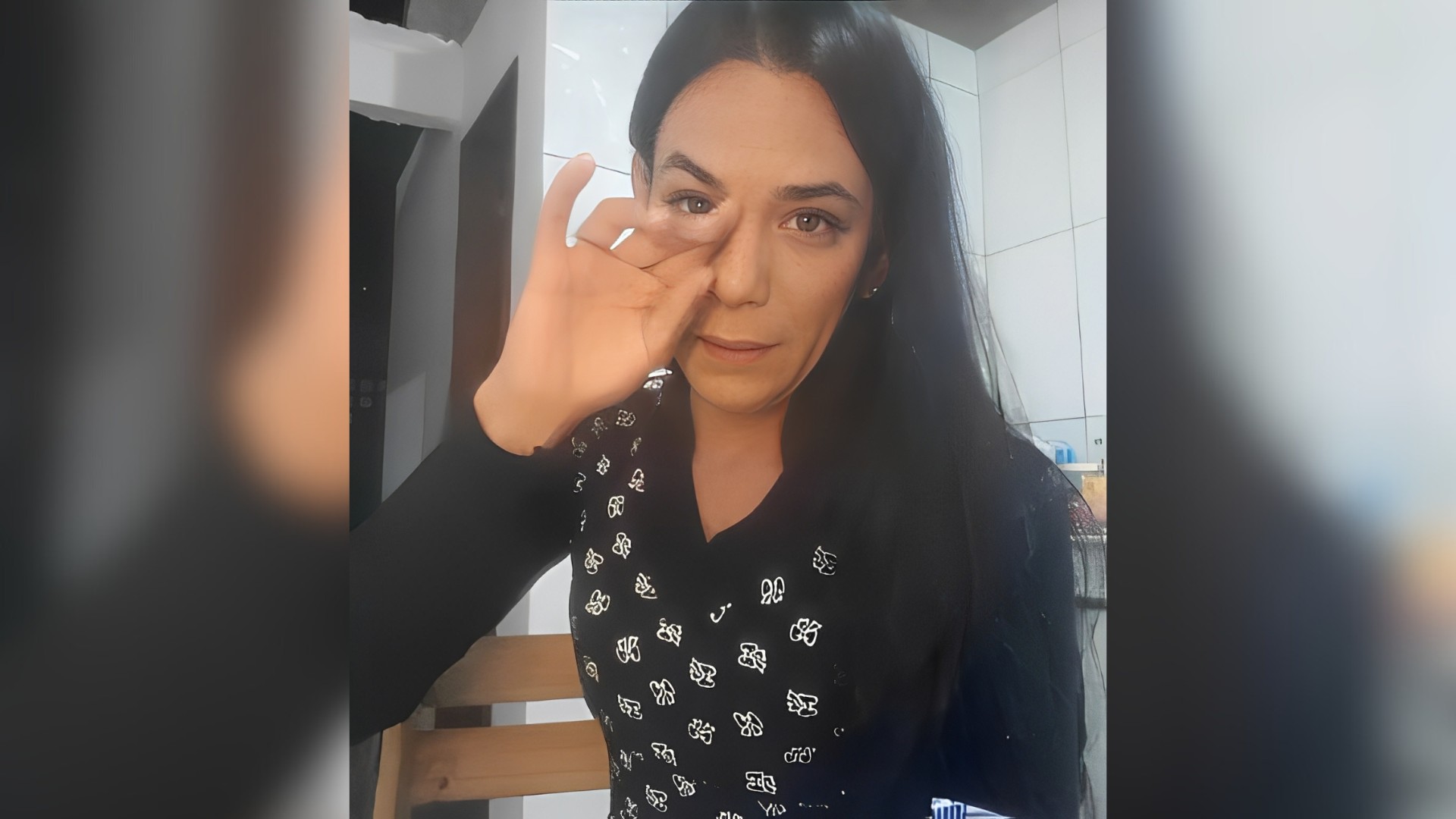 
Homem forçado a tatuar iniciais dos patrões era gravado em situações humilhantes e chantageado: 'ouvia as violências pelas quais passava', diz testemunha