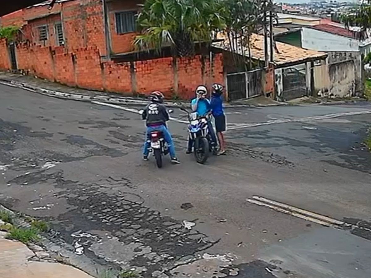 VÍDEO: câmera flagra assalto a motociclista no bairro Vila Real, em Hortolândia
