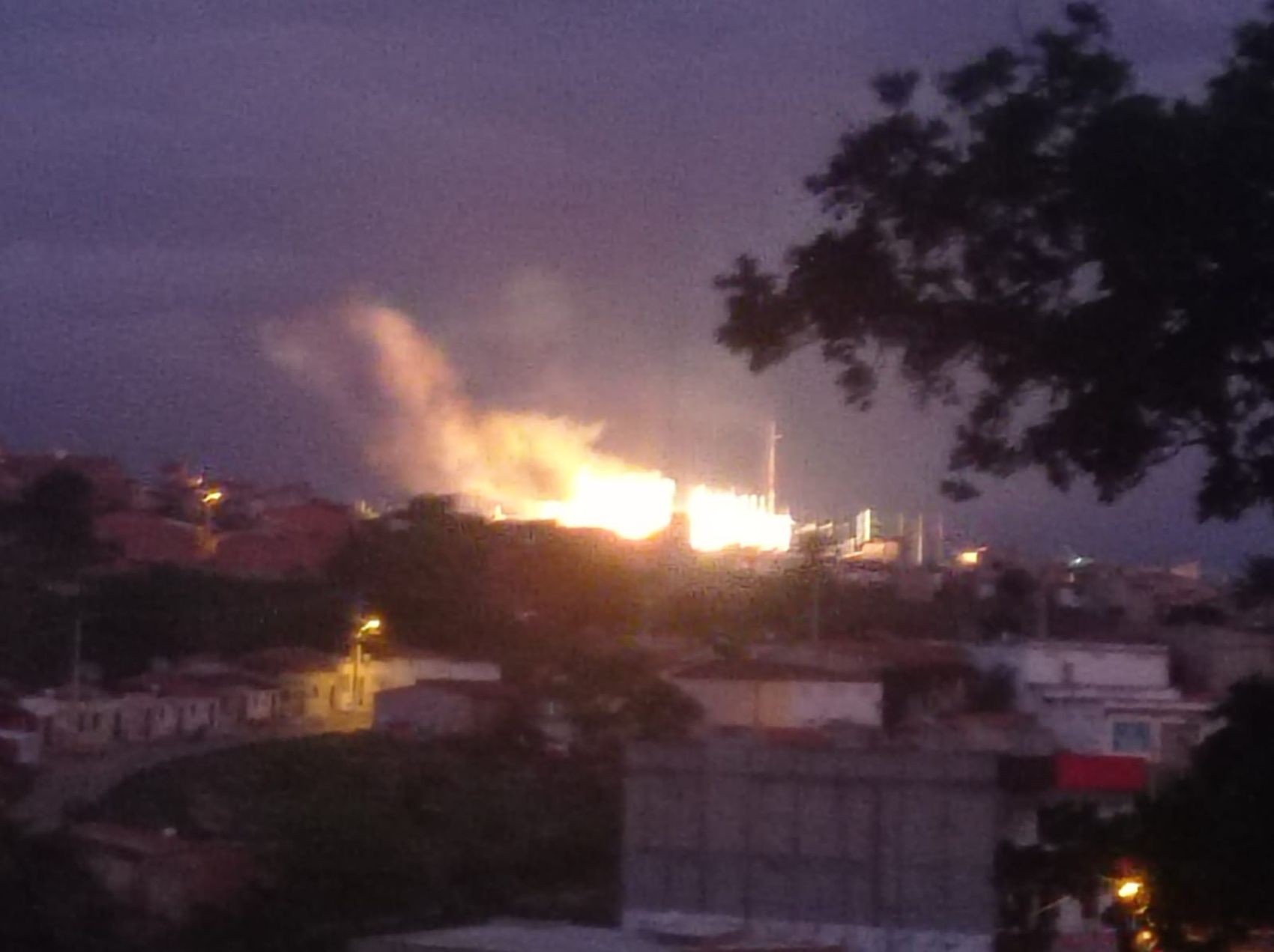 Incêndio atinge subestação e afeta fornecimento de energia em Porto da Folha