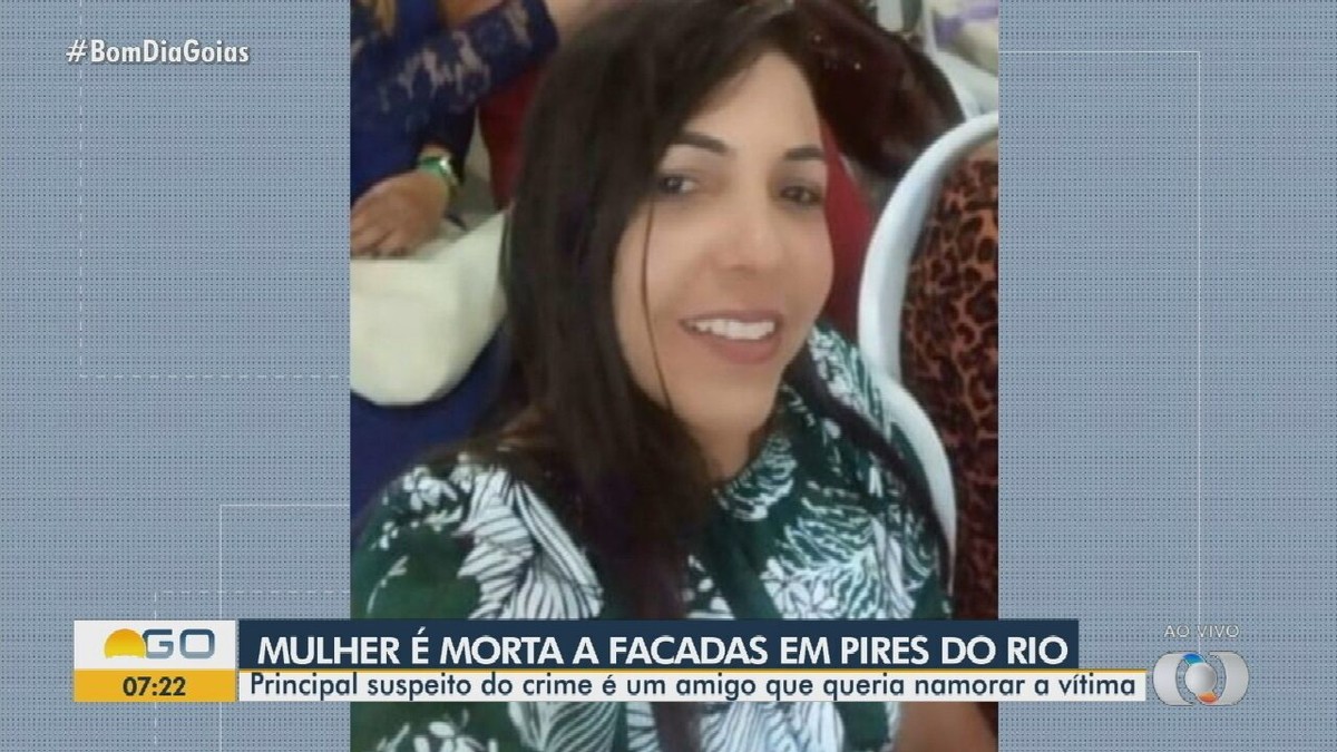 Ela tem uma amiga morta que manda vídeos horríveis para ela 