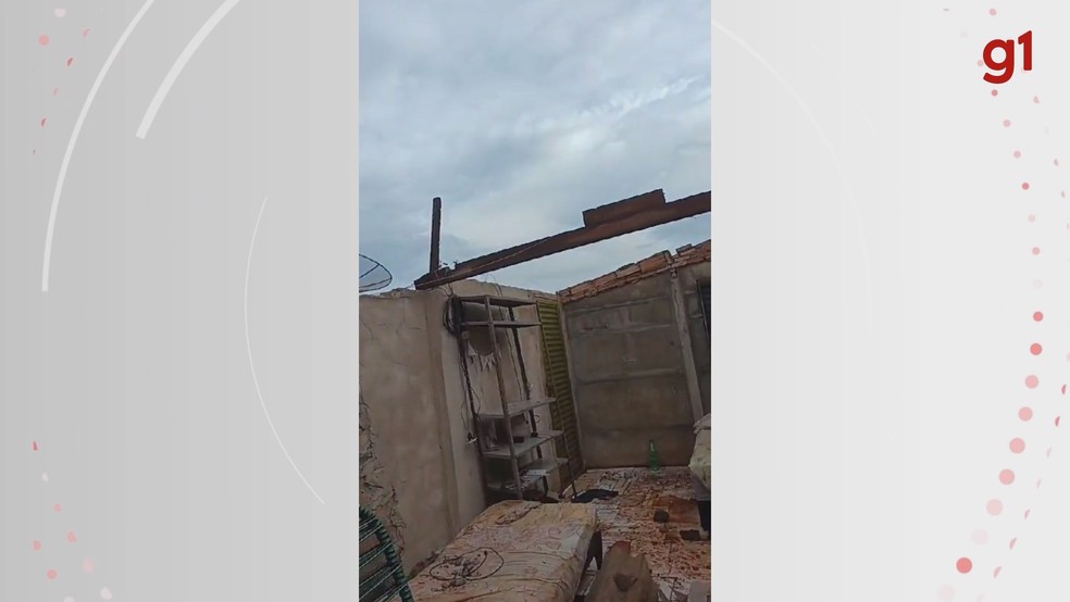 Ituiutaba: Casa fica destelhada durante temporal 