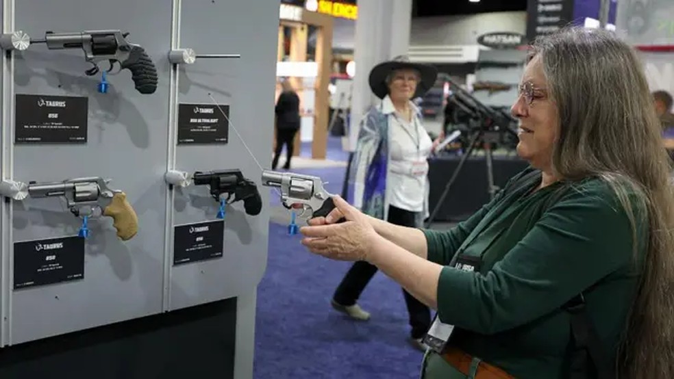 Principal chamariz da Taurus no mercado americano são seus preços competitivos, vantagem que poderia se perder com transferência da produção para os EUA. — Foto: Getty Images via BBC