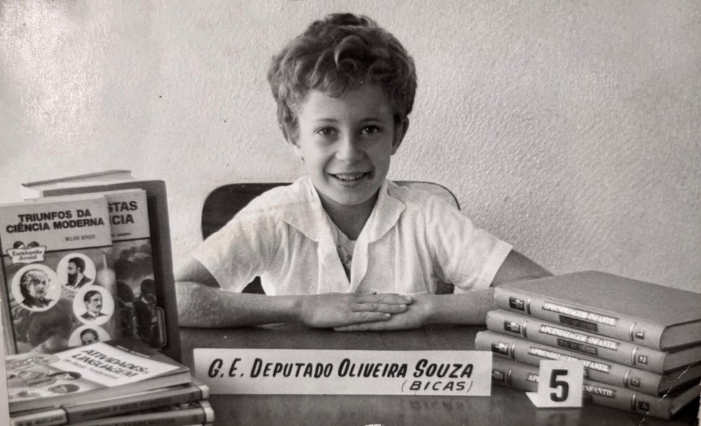 O comerciante Marcos Valério Barbosa nos tempos de escola; em breve, ele entrará para o curso de matemática da UFJF — Foto: Arquivo pessoal