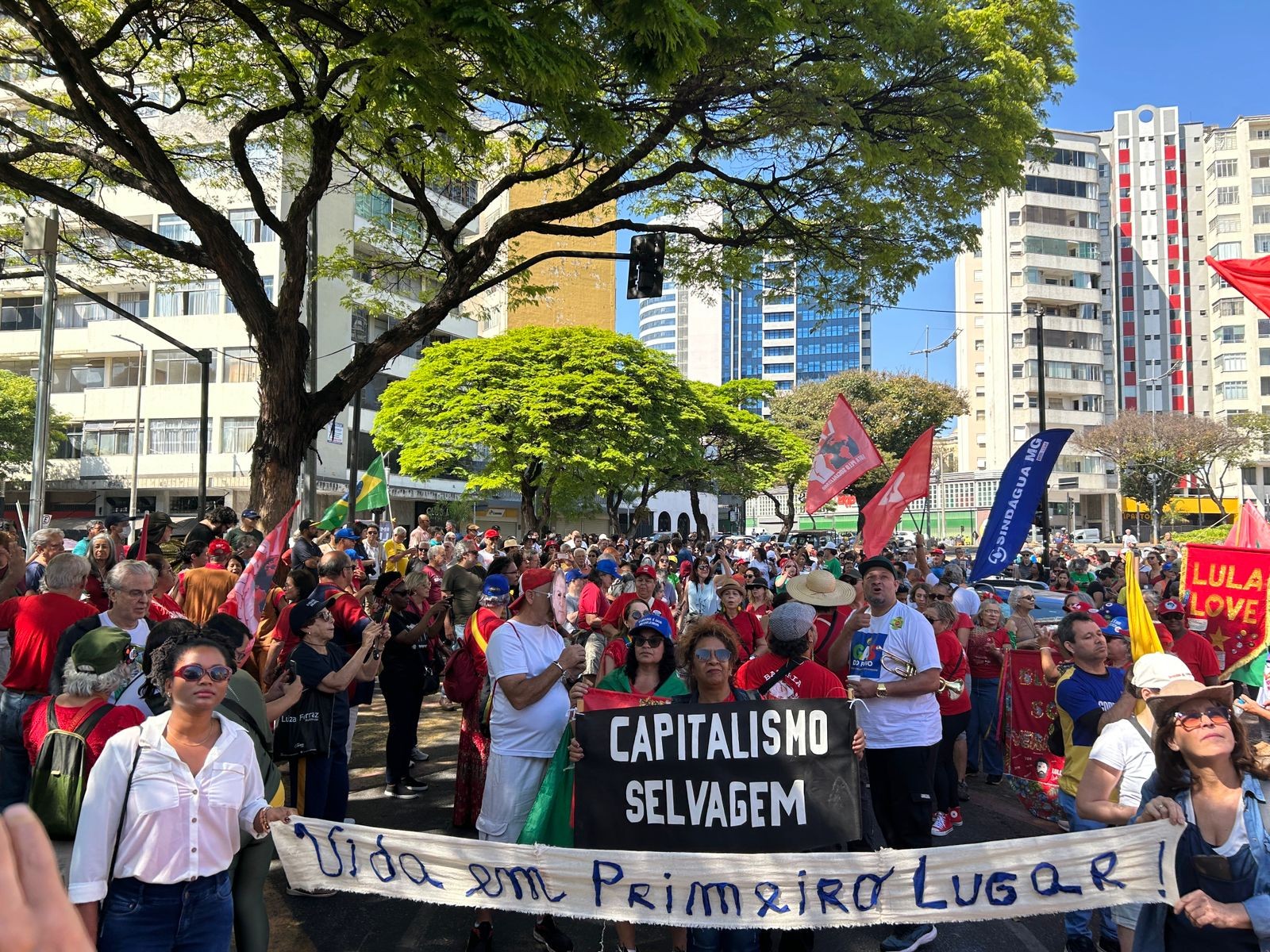 Grito dos Excluídos reúne manifestantes no Centro de Belo Horizonte