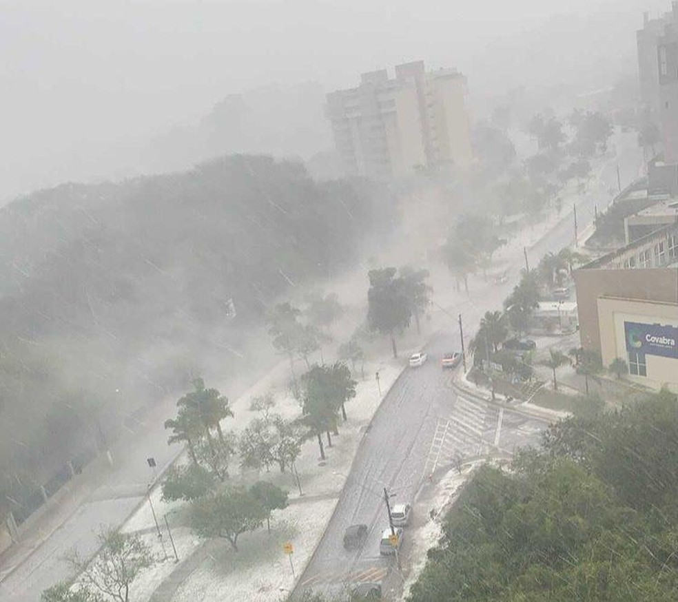 Como chama chuva muito forte?