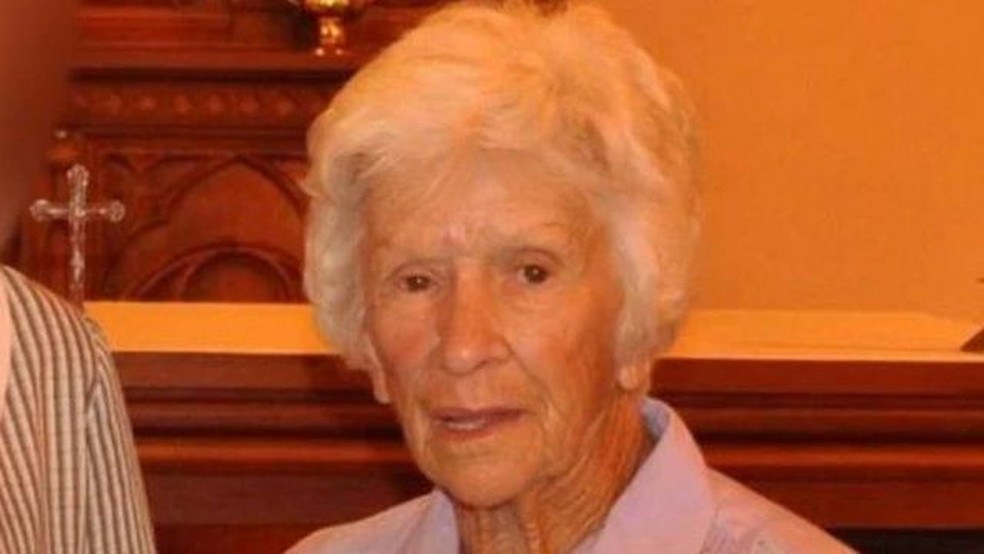 A australiana Clare Nowland, de 95 anos, que foi hospitalizada após policia disparar arma de choque contra ela.  — Foto: Imagem cedida via BBC