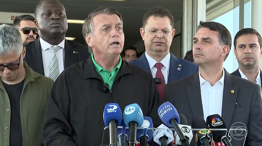 Decisão do STF restringe Bolsonaro