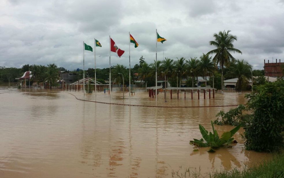 Há risco de inundação nas cidades de Iñapari e Assis Brasil, na fronteira Brasil - Peru — Foto: Kebin Perez da Silva/Arquivo Pessoal