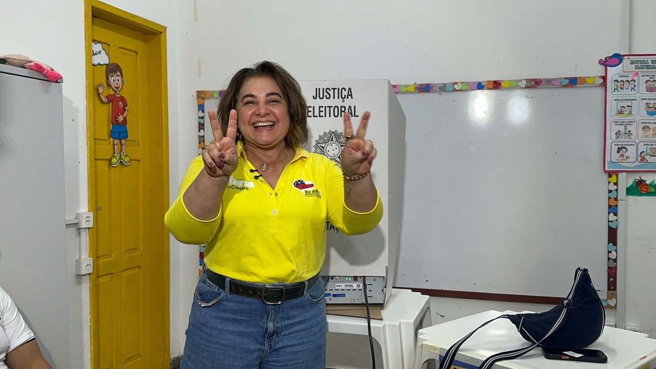 Professora Maria do Carmo (PL) vota em Manaus