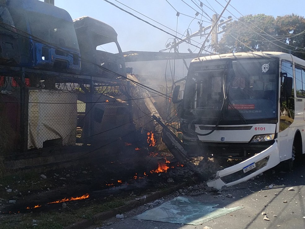 Ônibus do Atlético-PB pega fogo em viagem, mas delegação sai ilesa, atlético-pb