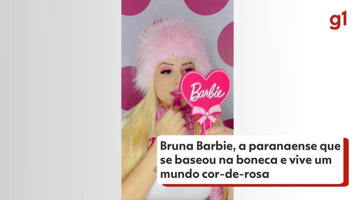 Barbie-obsessed fans flaunt collections, BRL 200,000 decor and pink houses
