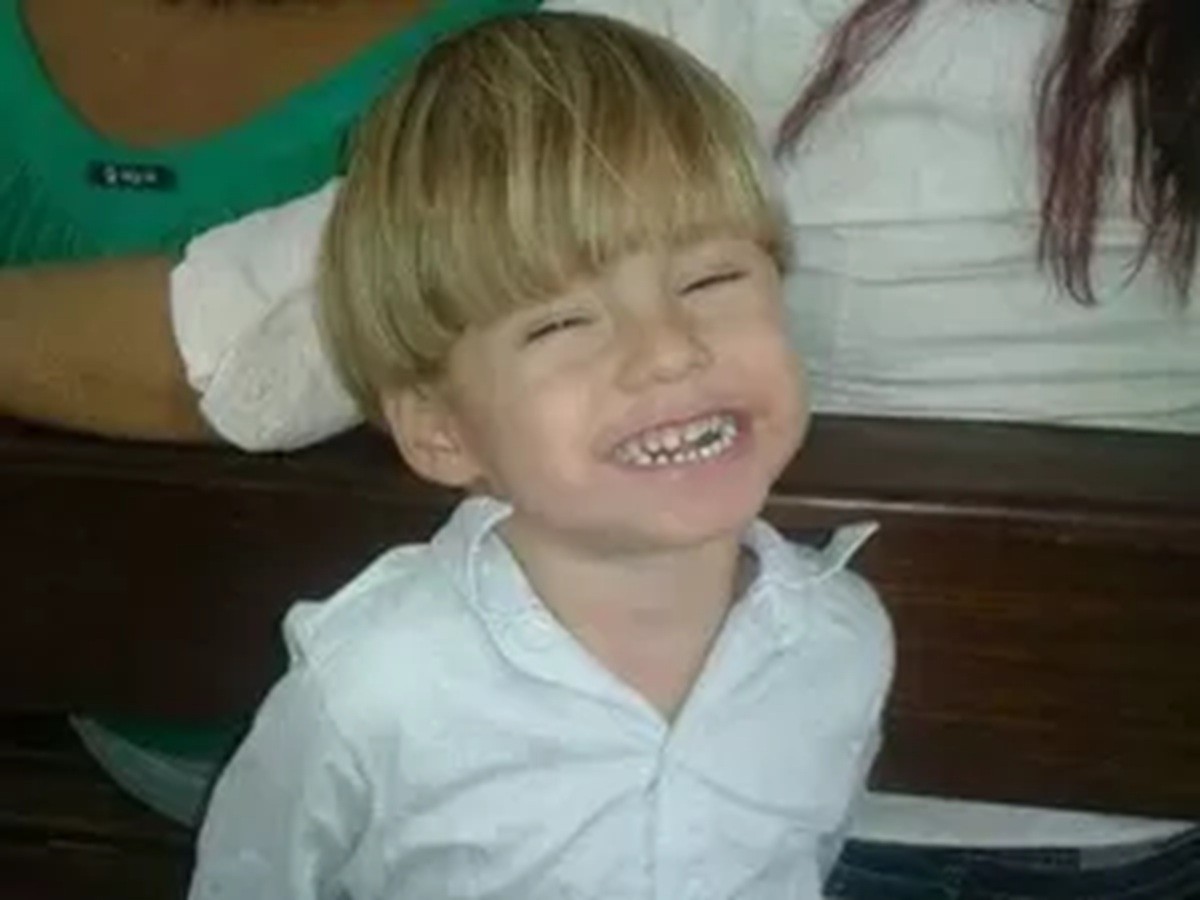 Justiça condena mãe e padrasto a mais de 27 anos de prisão pela morte de Dylan Taylor