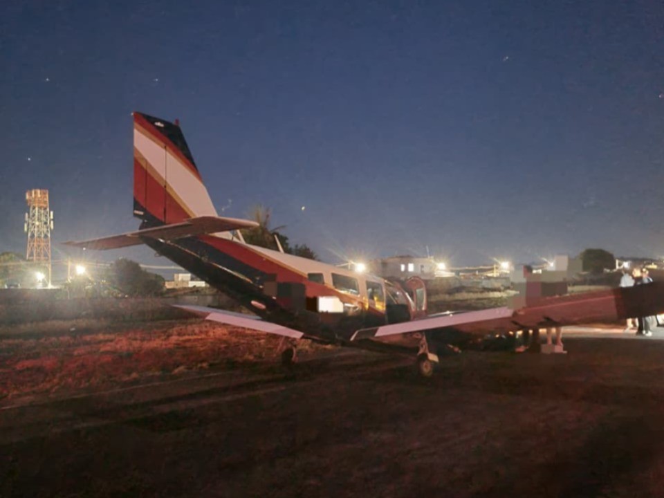 Avião faz pouso de emergência no interior de MG após falha no trem de pouso