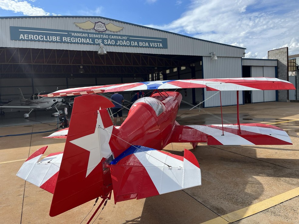 Piloto Guilherme Censoni fez  primeiro voo teste na aeronave modelo Pitts em São João da Boa Vista — Foto: Arquivo pessoal