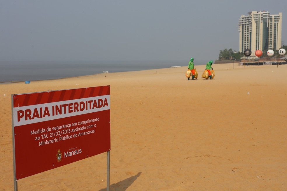 Praia da Ponta Negra interditada devido à seca em Manaus — Foto: Divulgação/Semcom