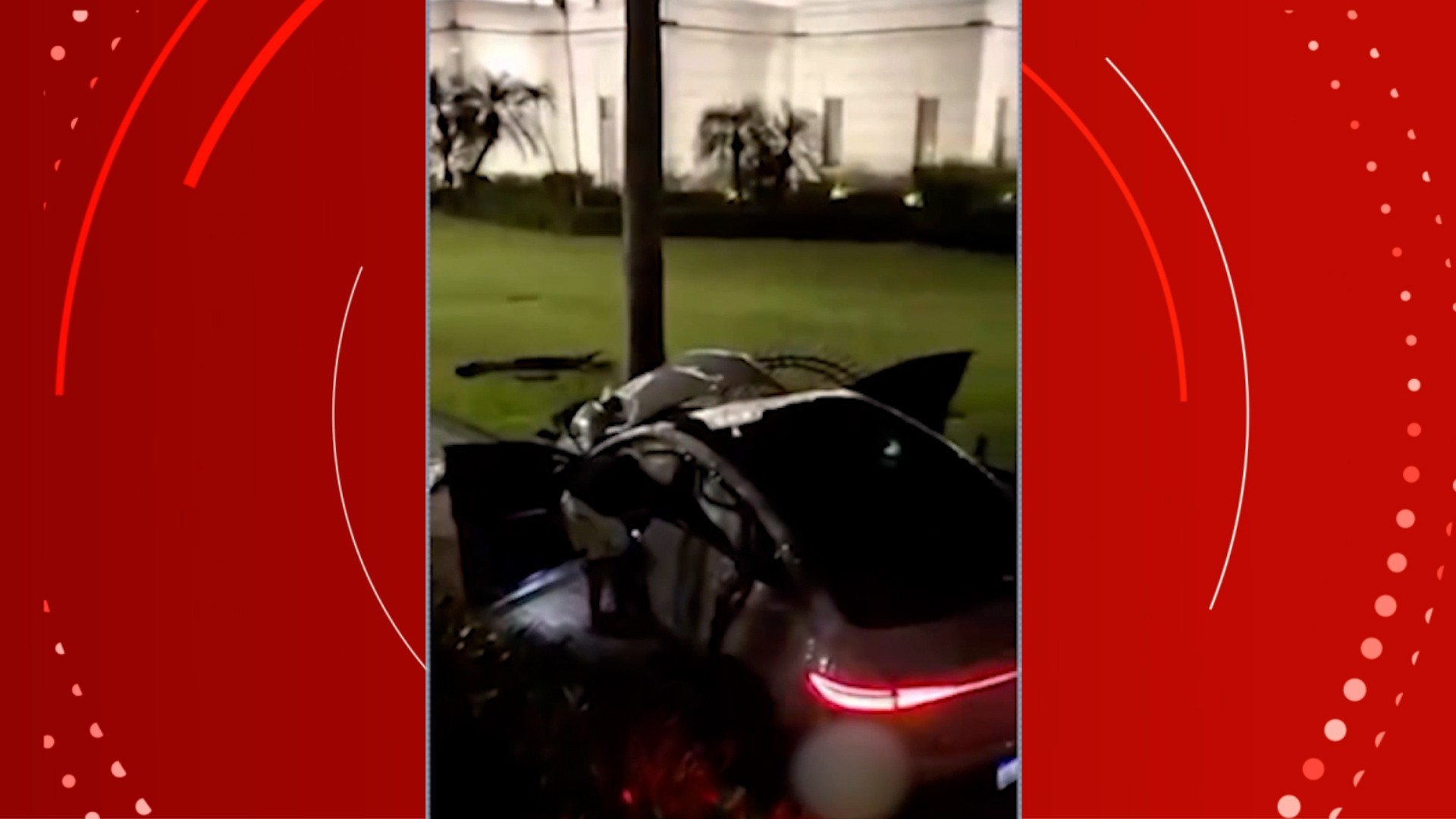 Carro de luxo derruba parte de muro e invade terreno de templo em Belém